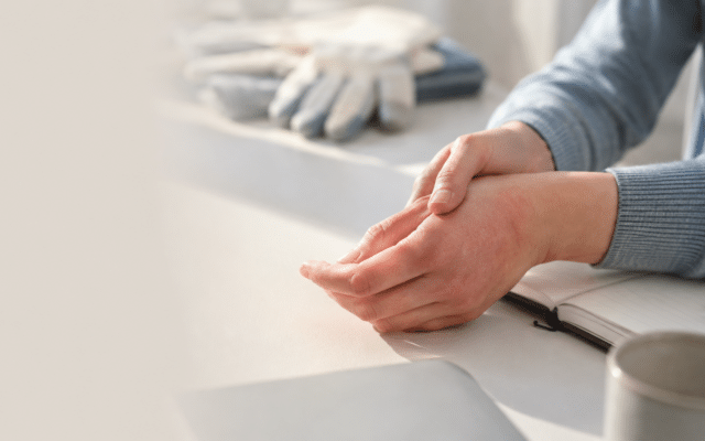 Patiënt met handeczeem ervaart stress door werkbelasting en huidklachten